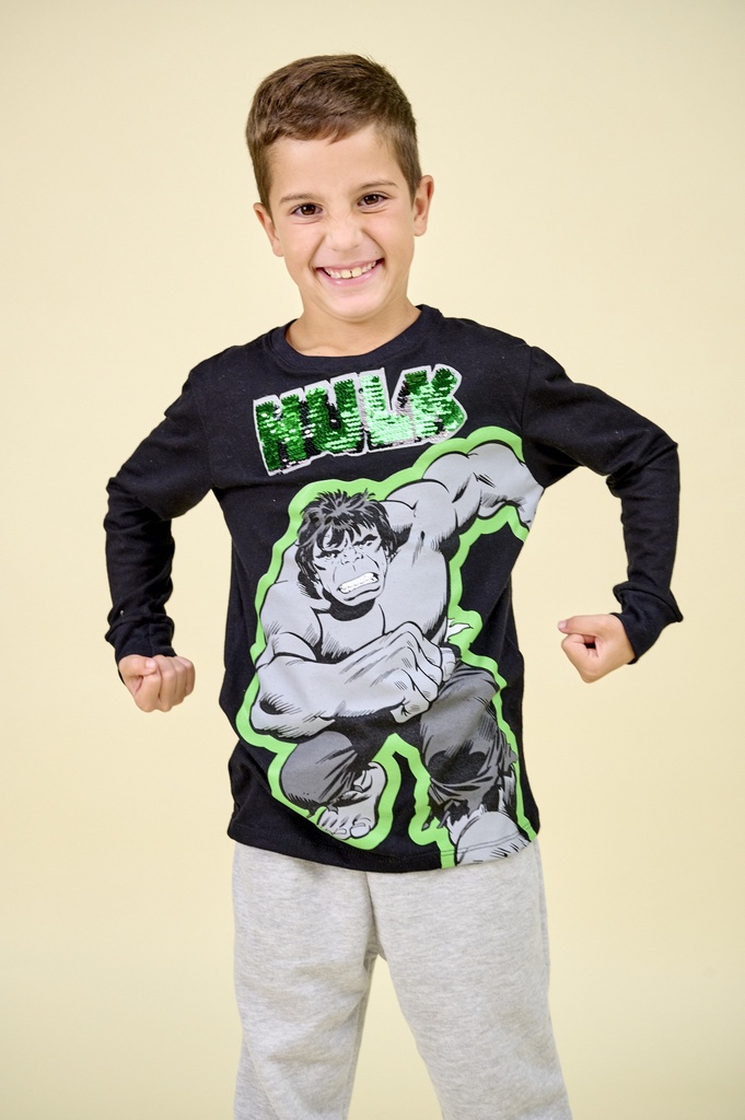 REMERA DE JERSEY ML ESTAMPADA "AVENGERS" CON PUÑOS Y LETEJUELAS REVERSIBLES