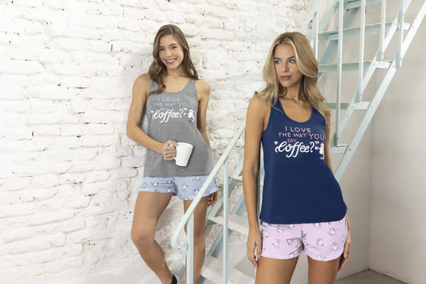 VER. PIJAMA MUSCULOSA ESTAMPADA Y SHORT "COFFEE" (M, AZUL)