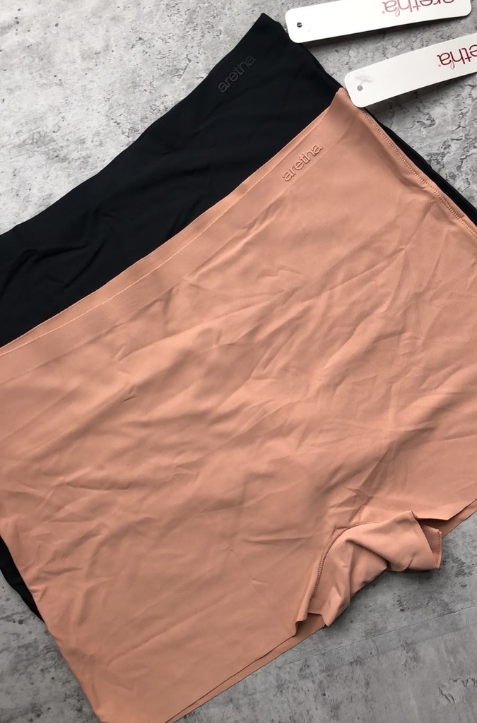 SHORT SIN COSTURA